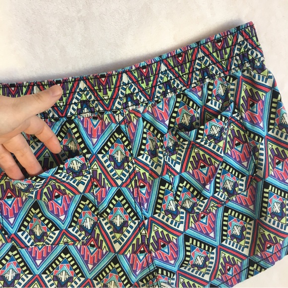 Arizona Jean Co. | Multicolor Tribal Print Shorts, Juniors Small - Picture 4 of 7